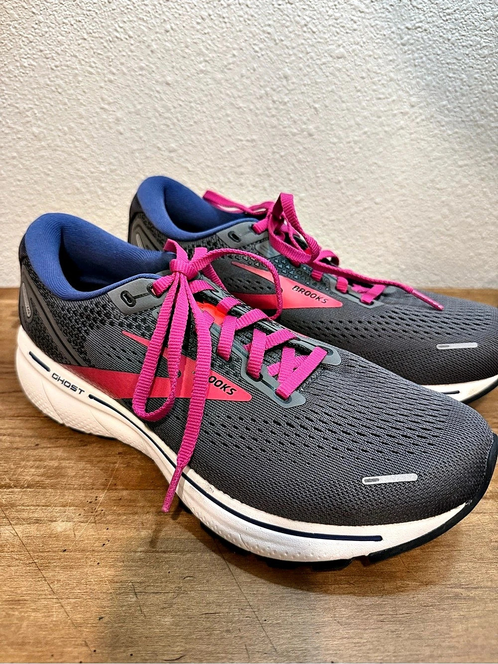 Brooks Ghost 15 Women's Running Shoes Gray Pink US 8.5 B Like New